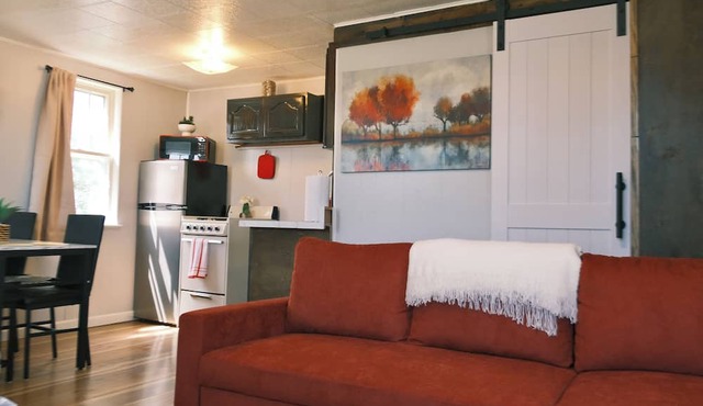 Stylish Studio Cabin in St. Ignace – Near Mackinac Ferry, WiFi & AC