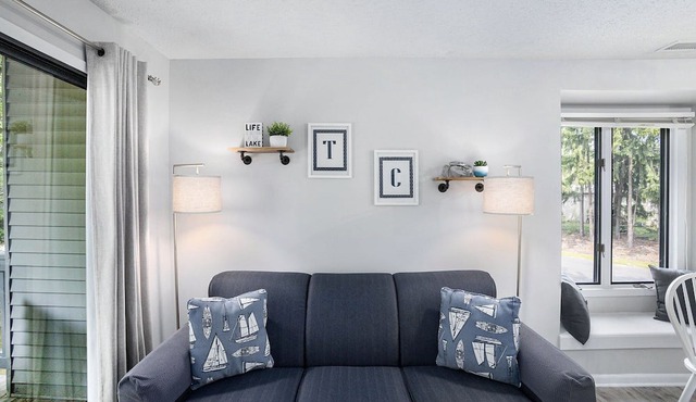 🏖️ Stylish The Shores Condo | Private Beach w/Views ➠ 5716