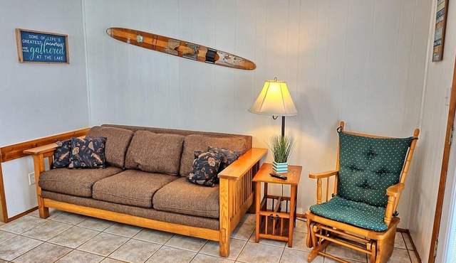 Townhouses 2 & 4 (Sleeps 1-12) - Offer a Full Size Kitchen/Sitting Area, 2 Full size bathrooms with tub/shower units, 2 Queen beds, 1 twin bed, 2 Full Beds, & 1 Twin over Full Bunk Bed.