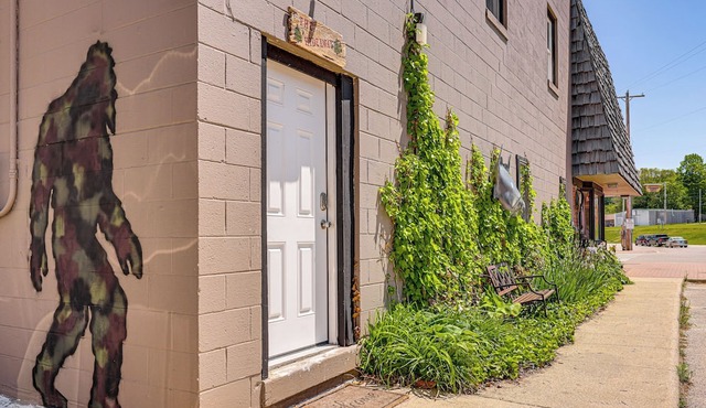 Downtown Beulah Pet-Friendly Apt Near Lake & Shops