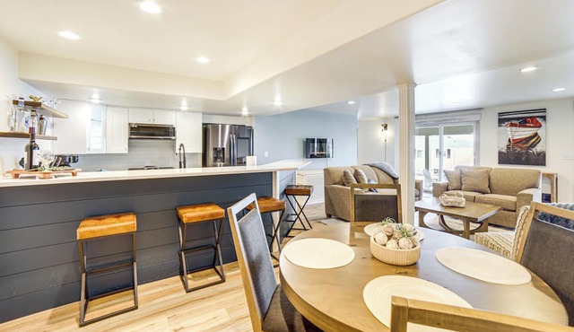 Swim & Fish! Lakefront Apt w/Hot Tub & Grill!