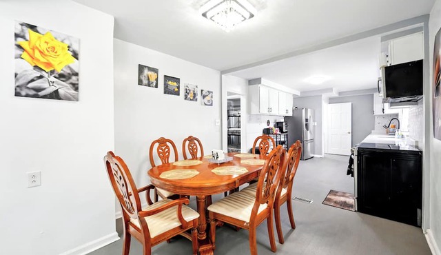 Spacious 5-bedroom house with Jacuzzi, Game room & WIFI in delightful Southfield