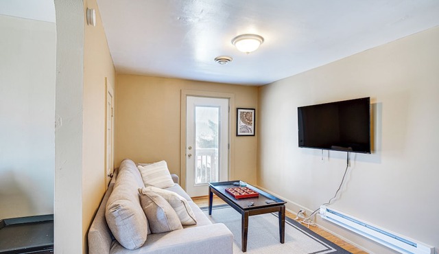 2 Mi to Dtwn: Studio Suite in Sheboygan