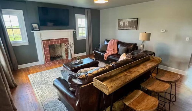 Townview Farmhouse - Bourbon Trail - Farm Stay in Springfield