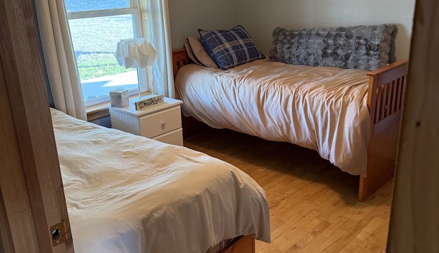 Charming 3-bedroom cabin in wonderful Theodosia with Tiki Bar in Theodosia