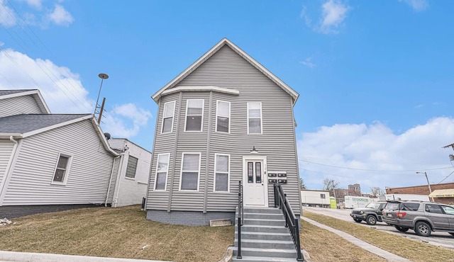 Cozy Updated Studio, 1-Block Downtown & Beach