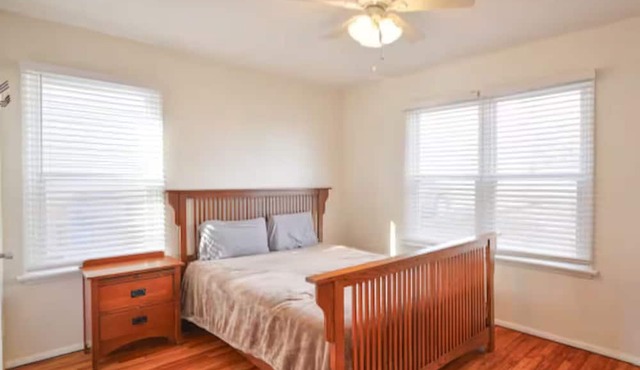Cozy 2-bedroom bungalow in enjoyable St. Louis with WiFi, AC