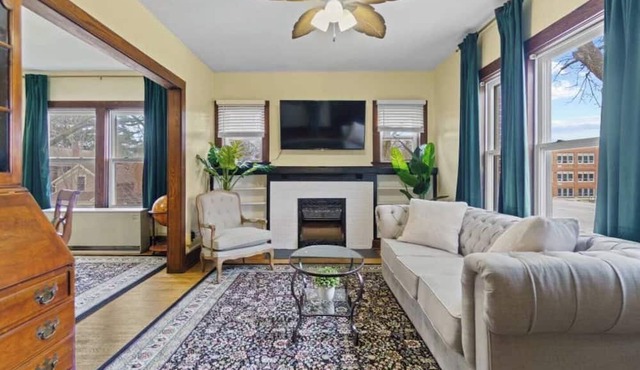 Comfortable Apartment Near Downtown | Off-Street Parking
