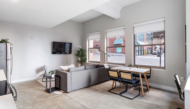 2 Bedroom Near UC & Good Samaritan Hospital + Wifi