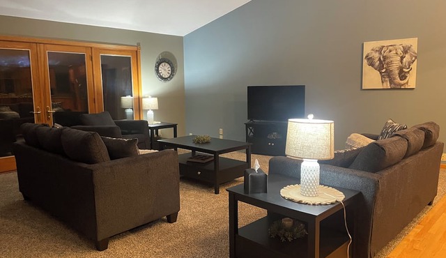Quiet Spacious 5-Bedroom House or Crafting Retreat In Chilton, WI! in Chilton