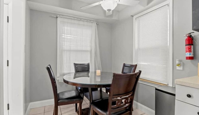 3 Bedroom Fenced Backyard Pets Welcome Sleeps 6