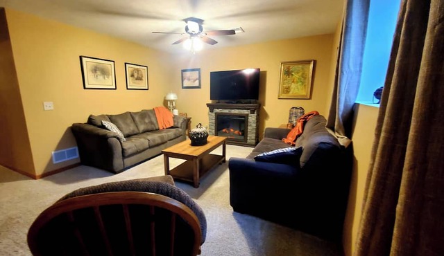 Newly updated warm Rockford tri-level house minutes from Bypass 20, I39 and I90!
