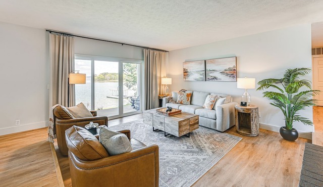 'Edgewater on Kentucky Lake' w/Hot Tub & Games in Benton