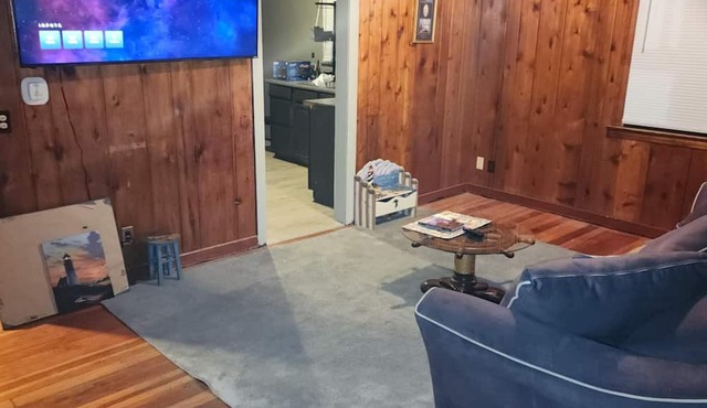 2-bedroom house with WiFi in Harrison. Sleeps 6.