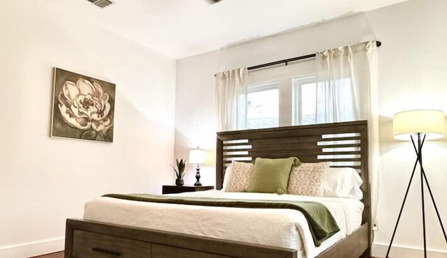 Beautifully Remodeled Home – Perfect Location, Sleeps 8 in San Antonio