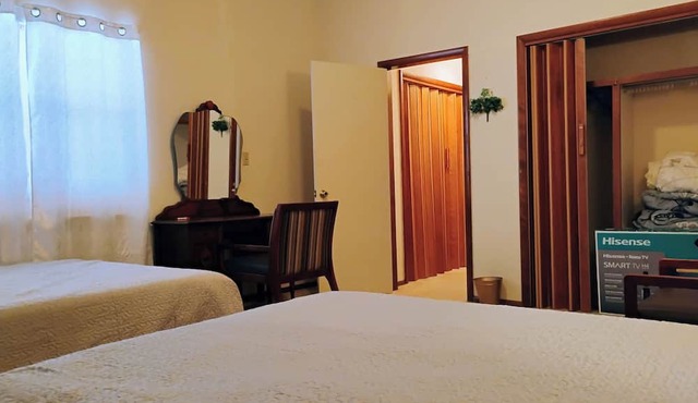 A spacious country home right in the city with the full golf course view in Lawton