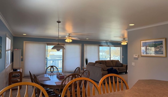 Stunning Lake Views with Balcony - with lake access