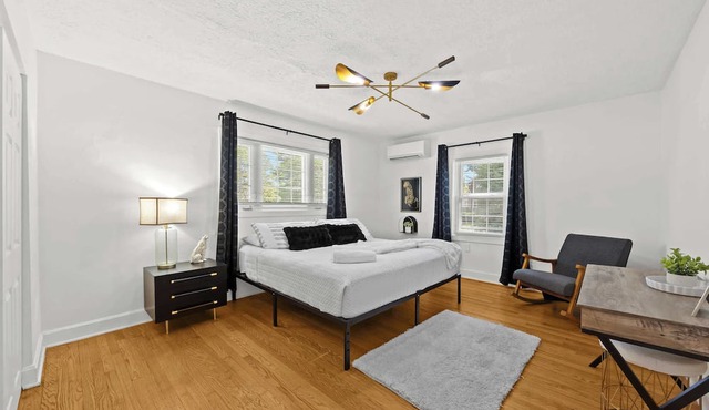 Modern Apartment with Parking & Prime Location in Louisville