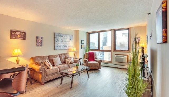 Updated Apt in Dtwn Minneapolis w/Pool Access!