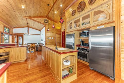 Bua Northwoods Chalet on the Peninsula