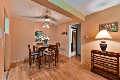 Mins from O'Hare Safe Location Private Parking