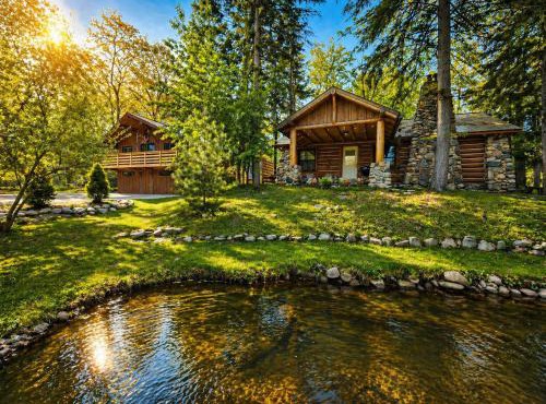 3 Cottage Exclusive Retreat-Hot Tubs-Walk to Beach