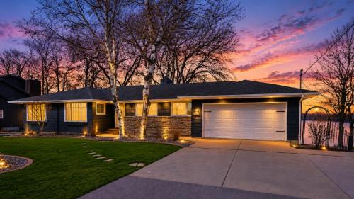 Eagle's Last Light- Lakefront Escape, Fire Pit, Pets & Scenic Views in Menasha