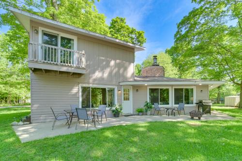 Family Retreat Near Beach on Lake Charlevoix