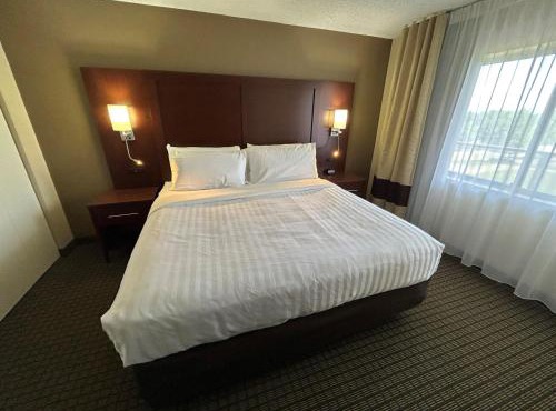 Best Western Rochelle Inn & Suites near DeKalb