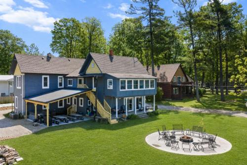 Rare 9BR Luxury Retreat Hot Tub Game Room