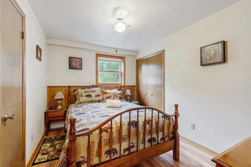 Rustic Woodland Retreat- Unit A