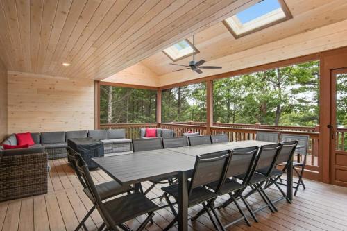 Bear Pause Retreat & The Stone House in Lac du Flambeau