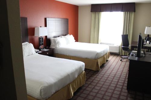 Holiday Inn Express Hotel & Suites Chicago-Algonquin by IHG