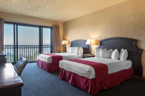 Shoreline Inn & Conference Center, an Ascend Collection Hotel