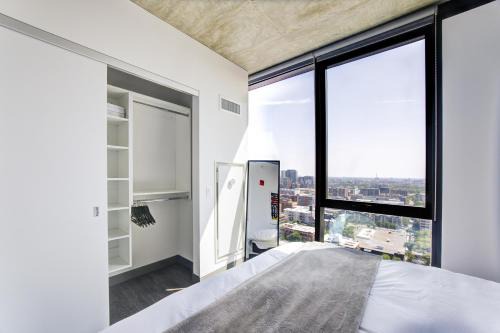 2BR Designer Loft Modern Luxe in City Center