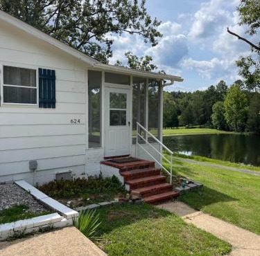 Private Lake Farm Retreat - 5 Homes - 1hr from STL