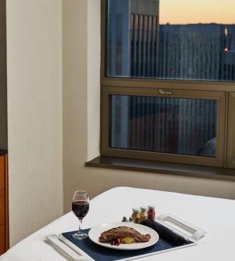 Renaissance Chicago O'Hare Suites Hotel in Rosemont
