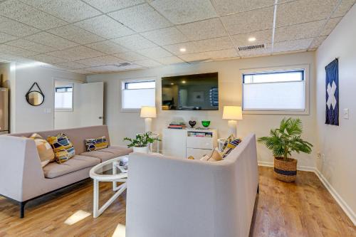 Between Restaurant & Brewery! Chic Perrysburg Apt