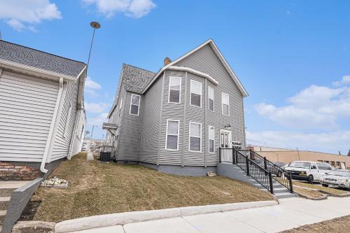 Remodeled Washer Dryer Mins to Beach & Downtown