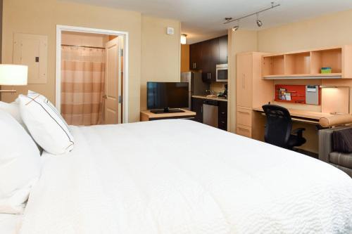 TownePlace Suites by Marriott Detroit Commerce