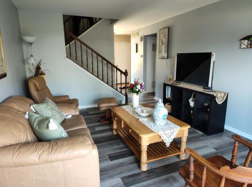 Large room with balcony in private home in Elk Grove