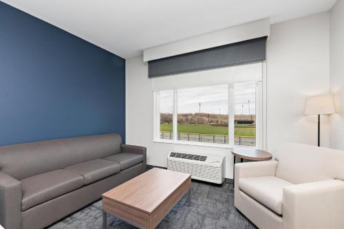 Holiday Inn Express Kansas City North - Parkville by IHG
