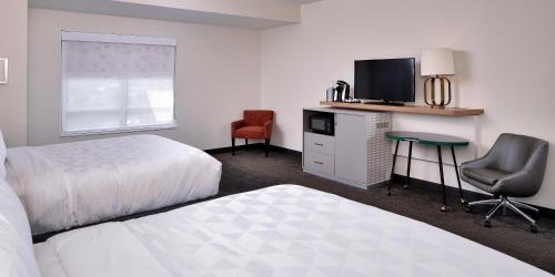Holiday Inn & Suites Farmington Hills - Detroit NW by IHG