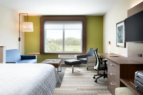 Holiday Inn Express & Suites - Milwaukee West Allis by IHG