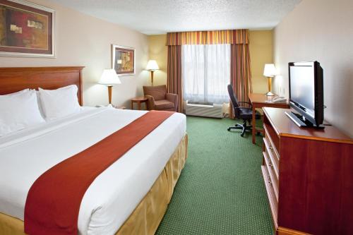 Holiday Inn Express Hotel and Suites Valparaiso by IHG
